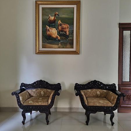 Ndalem Suryo Saptono Guest House Tugu Екстер'єр фото