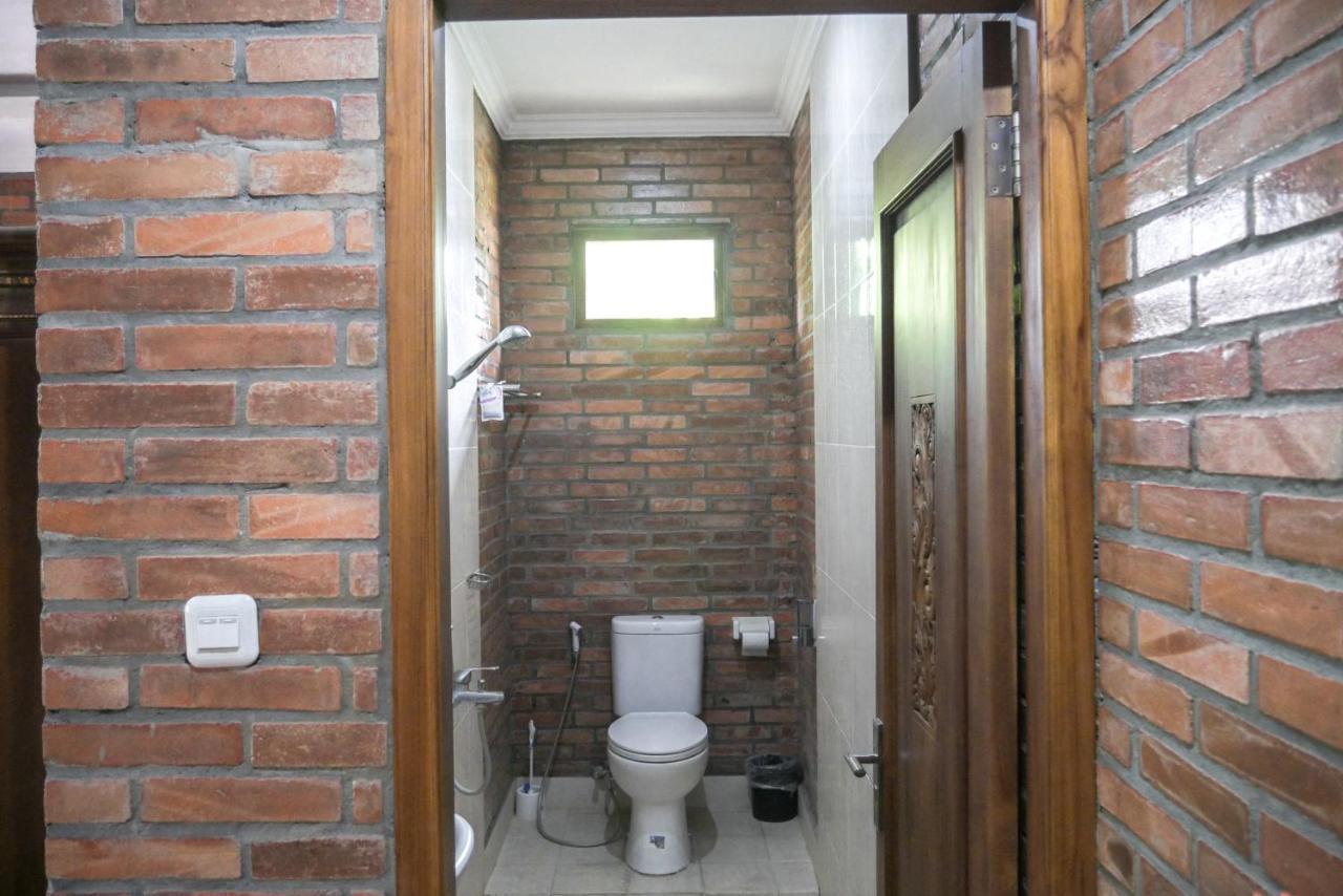 Ndalem Suryo Saptono Guest House Tugu Екстер'єр фото