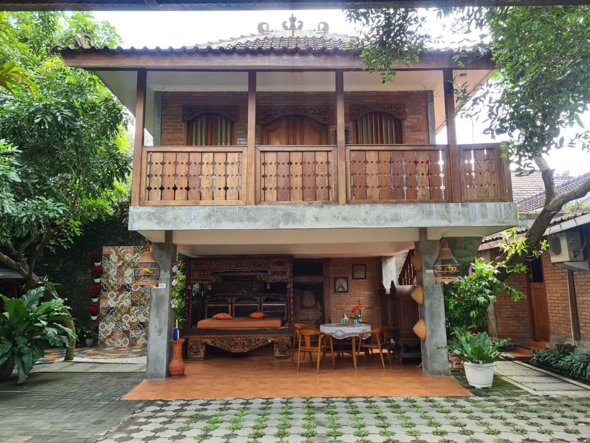 Ndalem Suryo Saptono Guest House Tugu Екстер'єр фото