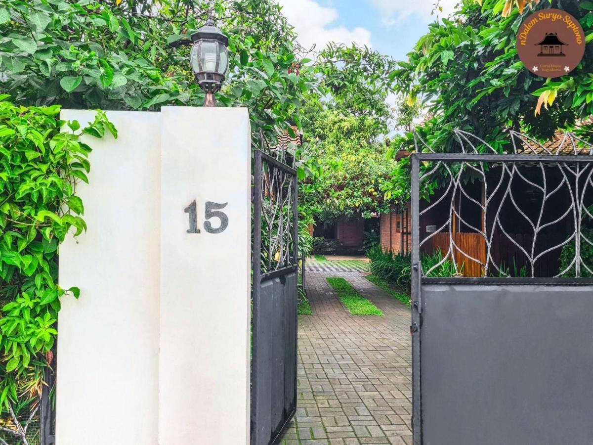 Ndalem Suryo Saptono Guest House Tugu Екстер'єр фото