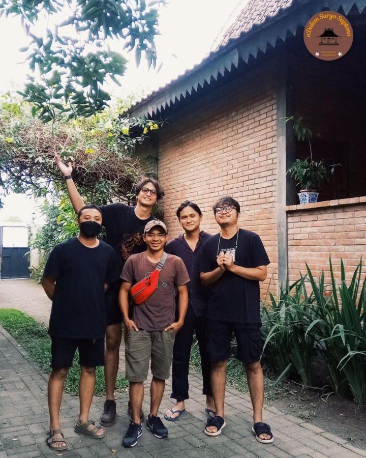 Ndalem Suryo Saptono Guest House Tugu Екстер'єр фото