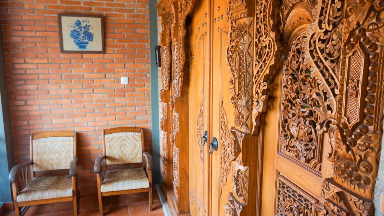 Ndalem Suryo Saptono Guest House Tugu Екстер'єр фото
