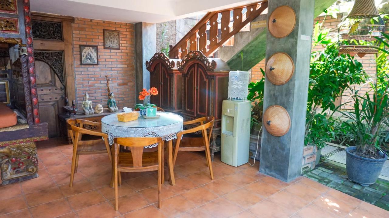 Ndalem Suryo Saptono Guest House Tugu Екстер'єр фото
