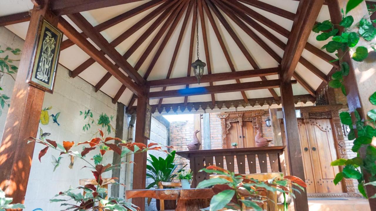Ndalem Suryo Saptono Guest House Tugu Екстер'єр фото