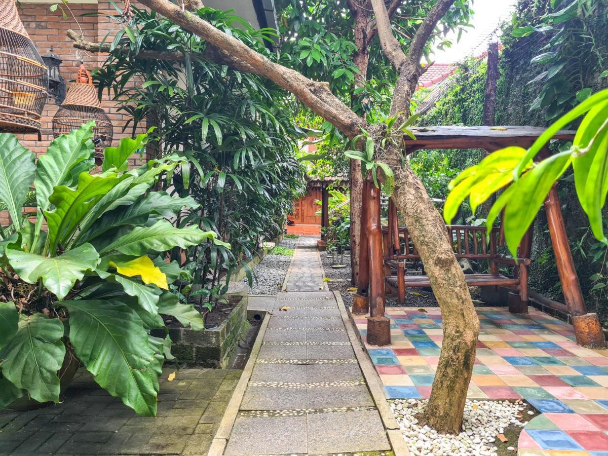 Ndalem Suryo Saptono Guest House Tugu Екстер'єр фото