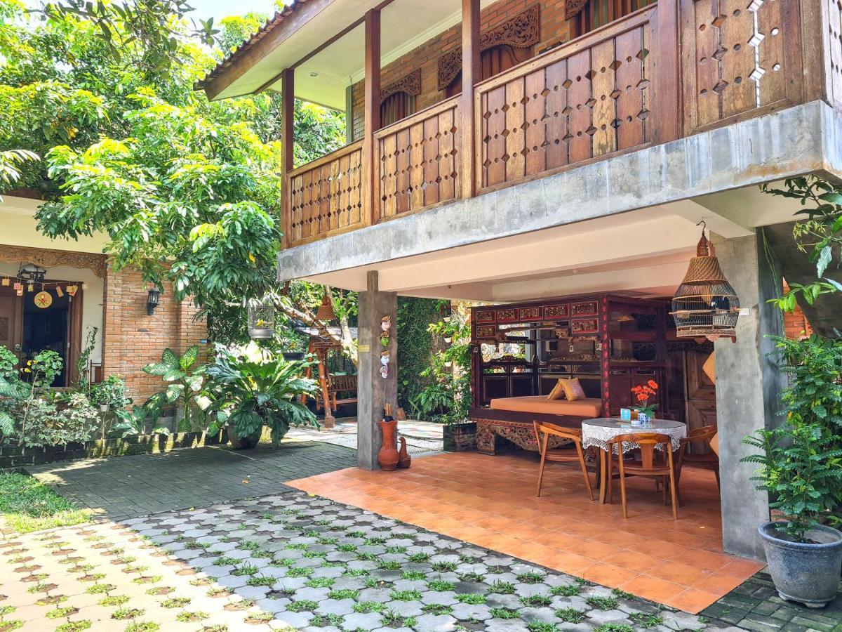 Ndalem Suryo Saptono Guest House Tugu Екстер'єр фото