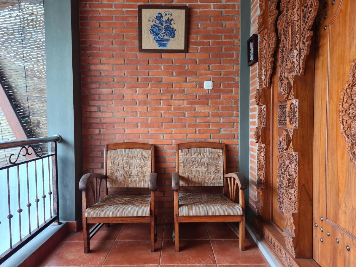 Ndalem Suryo Saptono Guest House Tugu Екстер'єр фото
