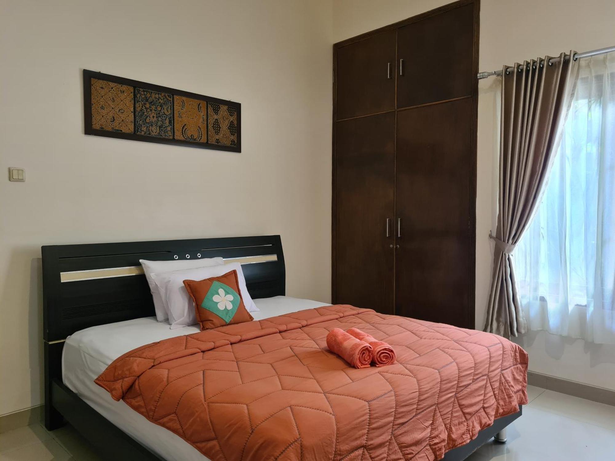 Ndalem Suryo Saptono Guest House Tugu Екстер'єр фото