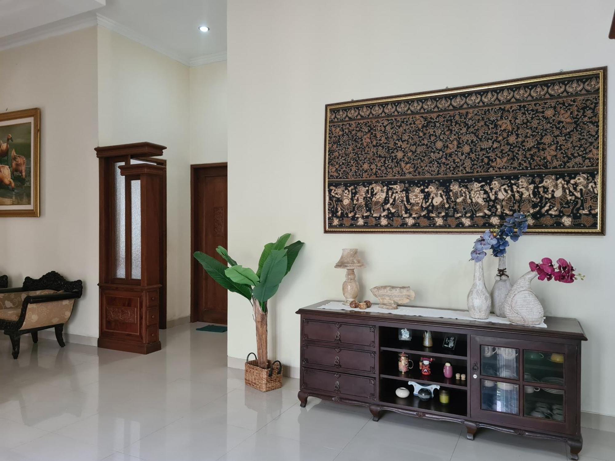 Ndalem Suryo Saptono Guest House Tugu Екстер'єр фото