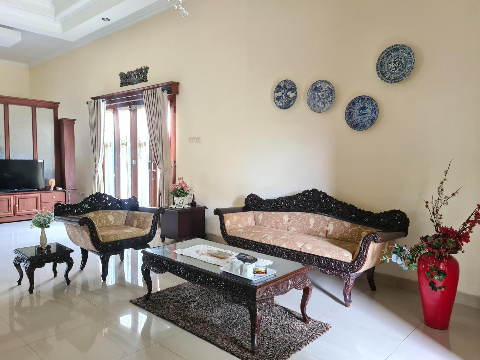 Ndalem Suryo Saptono Guest House Tugu Екстер'єр фото