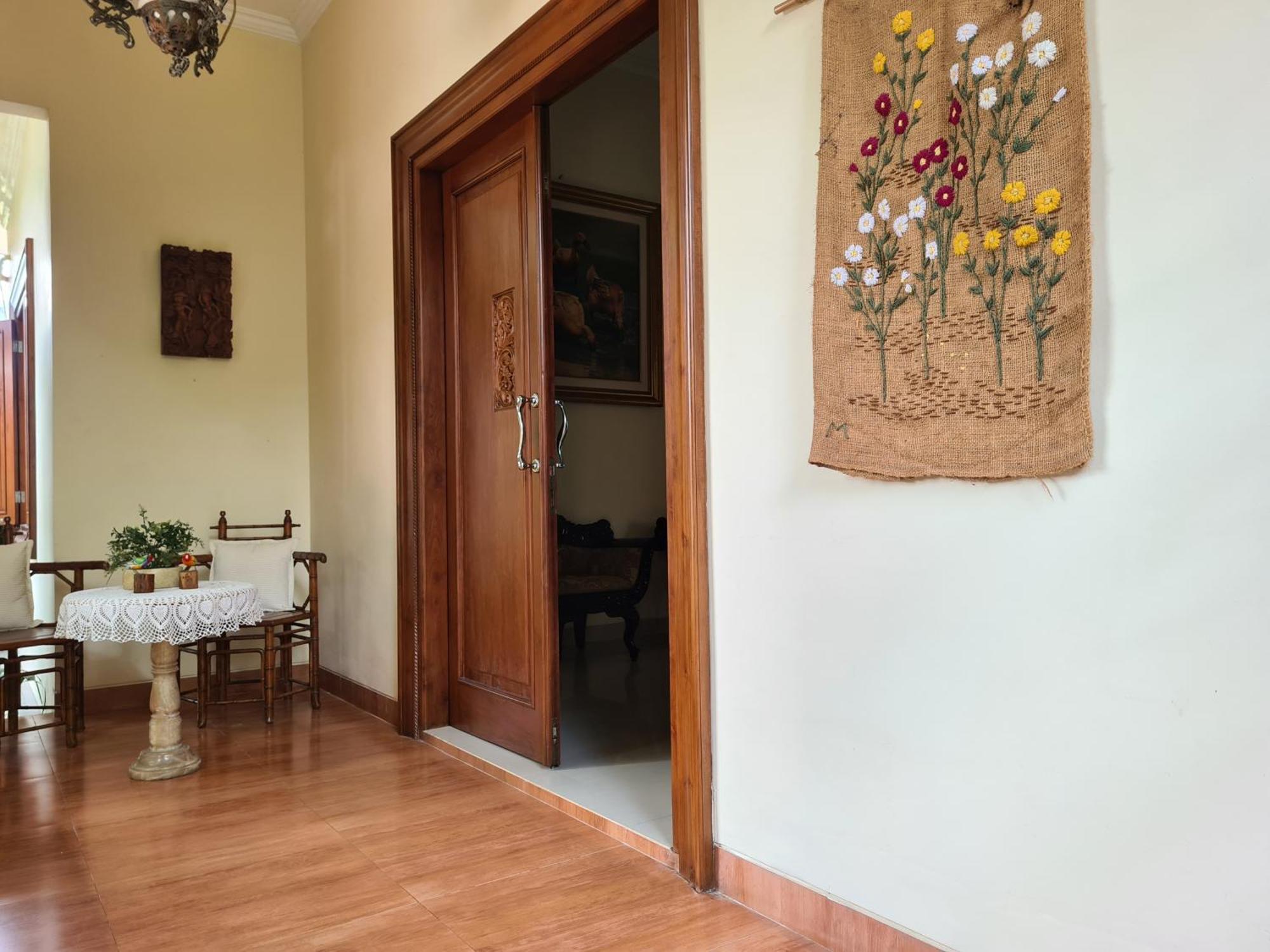Ndalem Suryo Saptono Guest House Tugu Екстер'єр фото