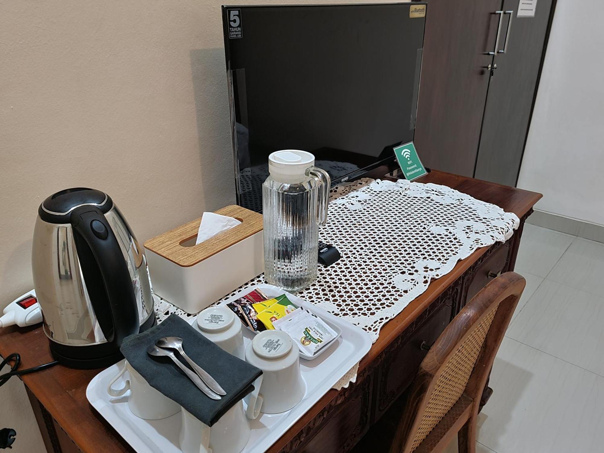 Ndalem Suryo Saptono Guest House Tugu Екстер'єр фото