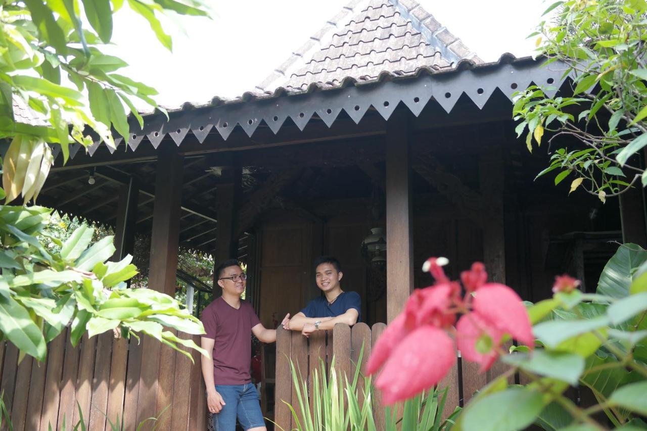 Ndalem Suryo Saptono Guest House Tugu Екстер'єр фото