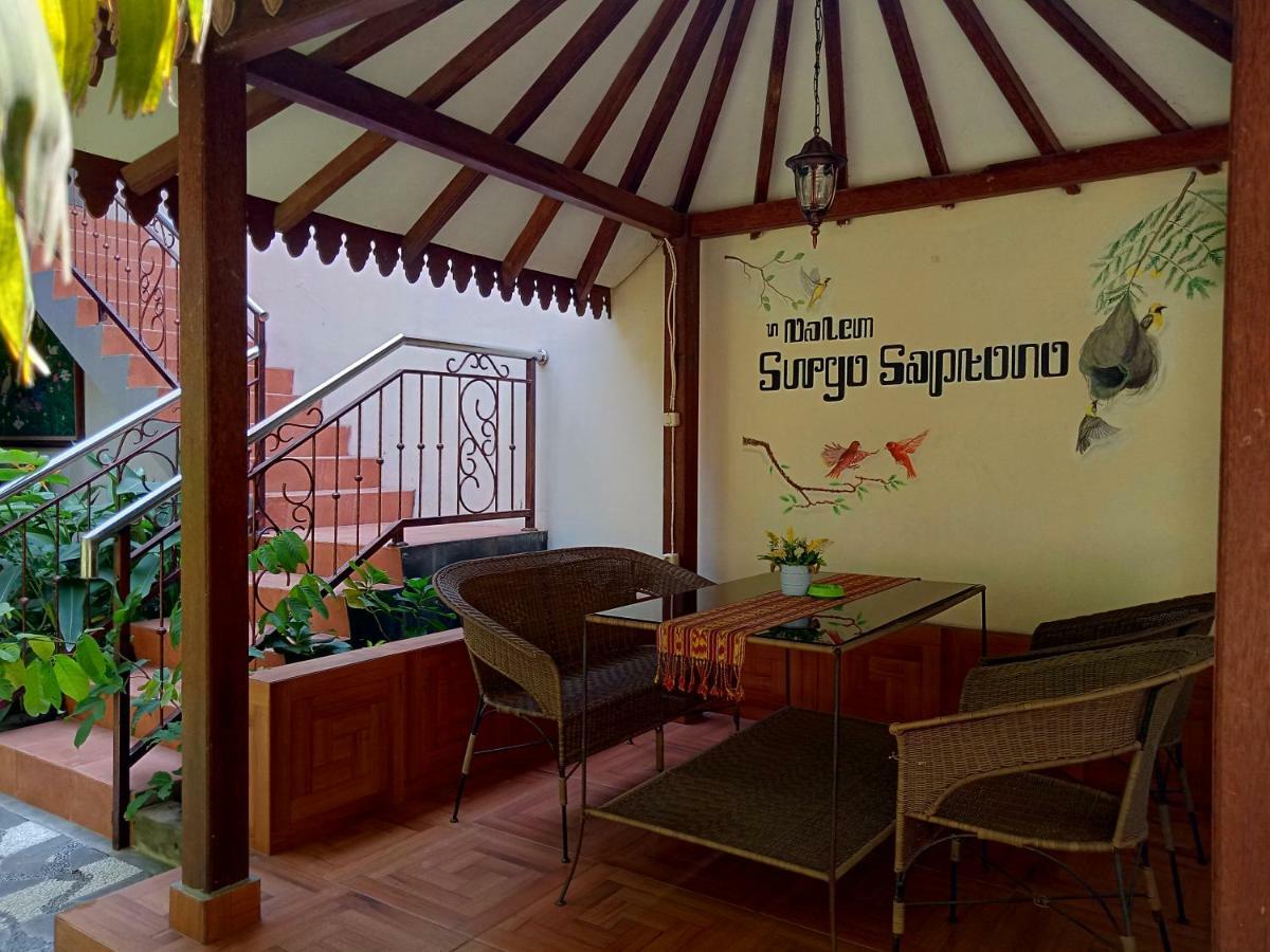 Ndalem Suryo Saptono Guest House Tugu Екстер'єр фото