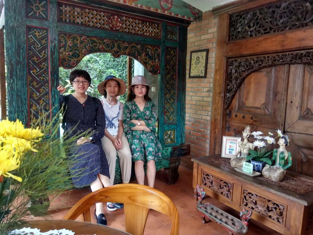 Ndalem Suryo Saptono Guest House Tugu Екстер'єр фото