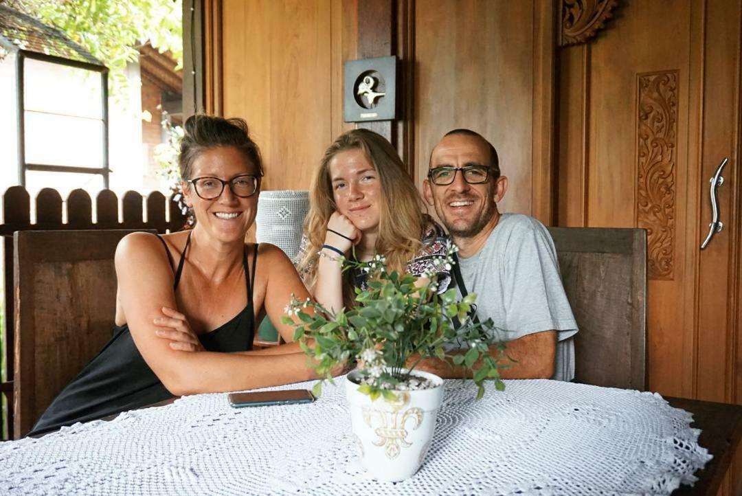 Ndalem Suryo Saptono Guest House Tugu Екстер'єр фото
